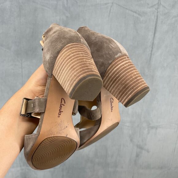 Clarks Heels Womens 9 Tan Open Toe Cushioned Chunky Block Faux Leather - Picture 7 of 7